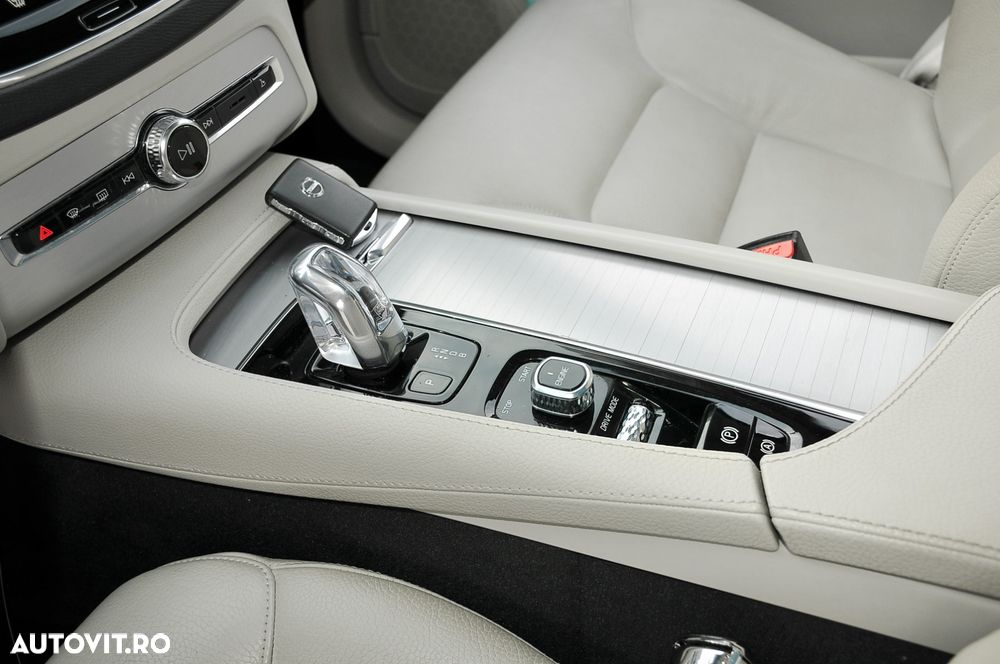 VOLVO XC90 2016 — imagine 9