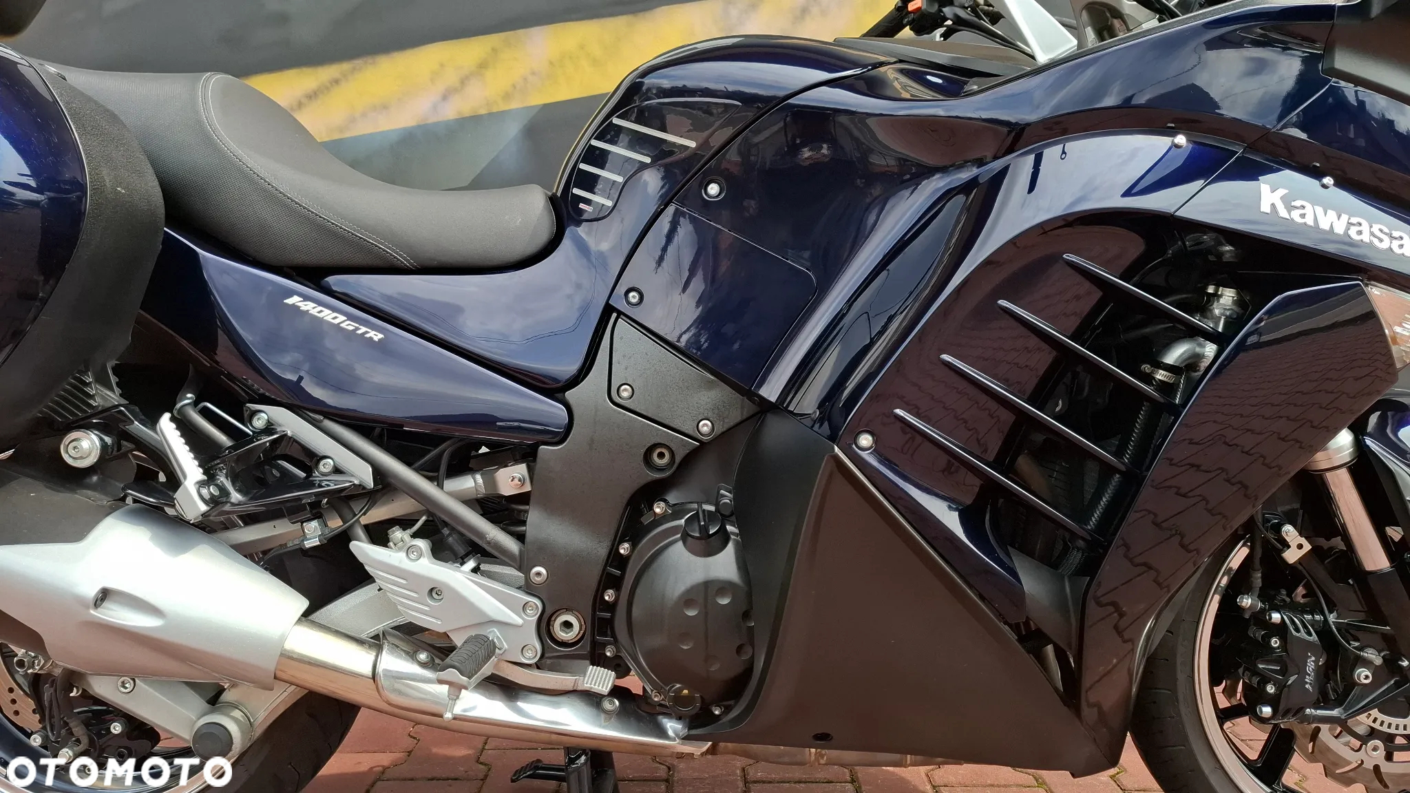 Kawasaki GTR - 9