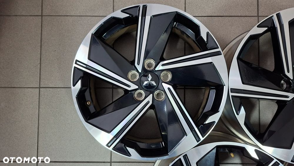 Felgi Aluminiowe 18 Mitsubishi Eclipse Cross 5x114.3 ET 38 - 11