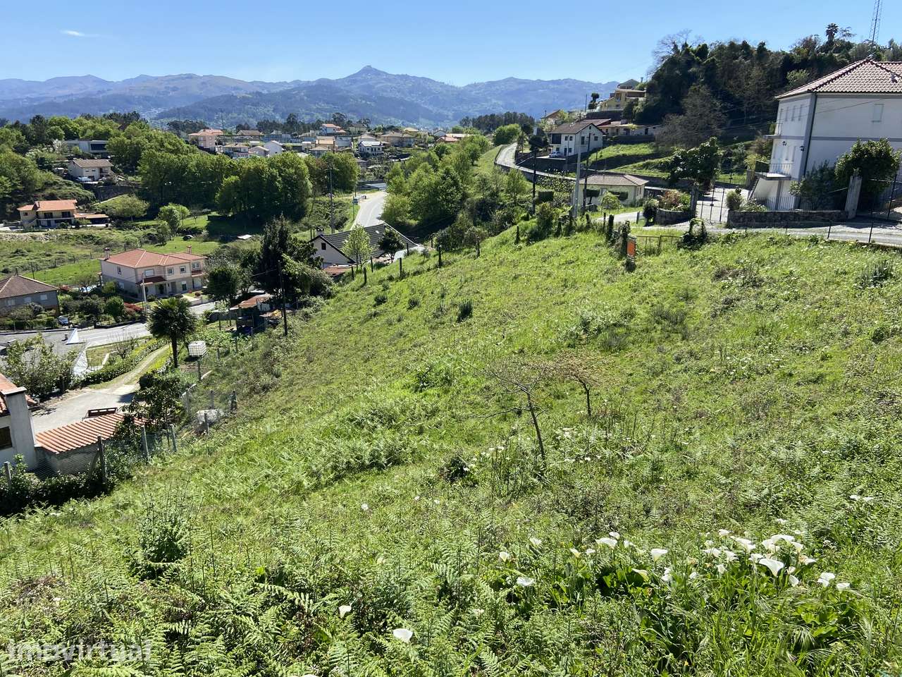 Terreno Guilhadeses/Arcos de Valdevez - 4600m2 junto à estrada - Grande imagem: 4/5