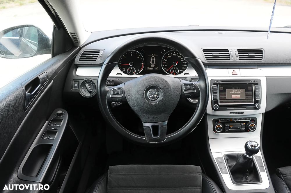 Volkswagen Passat Variant 2.0 TDI Blue TDI Highline - 12