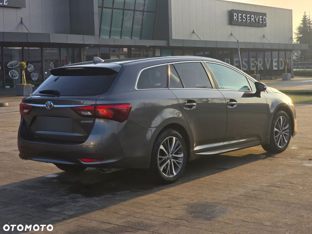 Toyota Avensis 1.8 Premium - 10