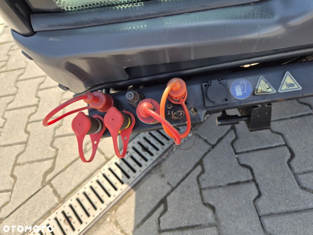 Kaercher MIC C34 / NOŚNIK NARZĘDZI / PRZYCZEPA WYWROTKA / IDEALNY DO MIASTA / ZAMIATARKA / PŁUG SNIEŻNY / 4X4 / NISKIE MOTOGODZINY / JEDNO URZĄDZENIE WIELE ZASTOSOWAŃ! - 39