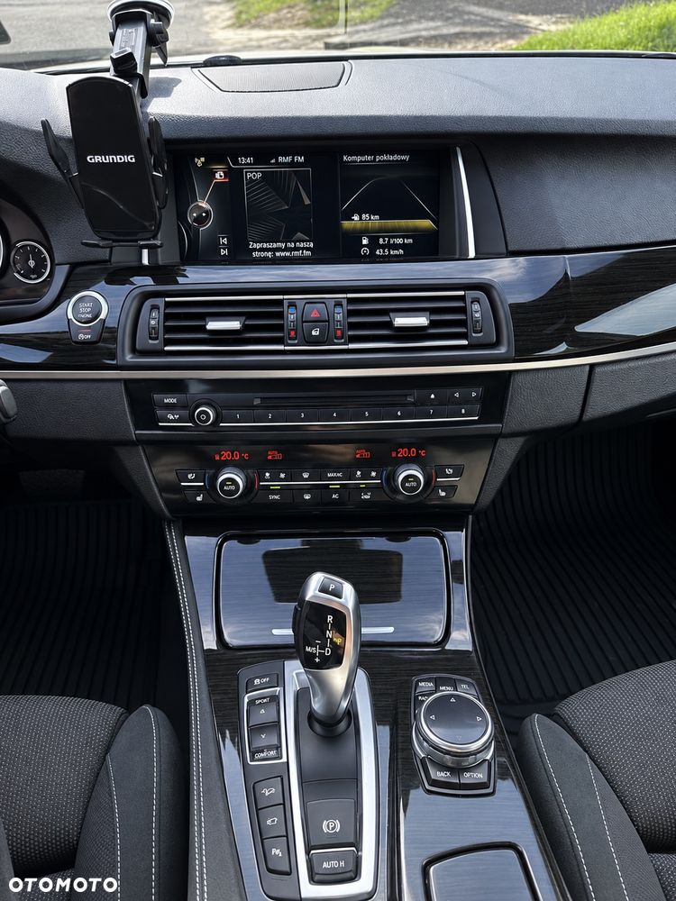 BMW Seria 5 525d xDrive - 12