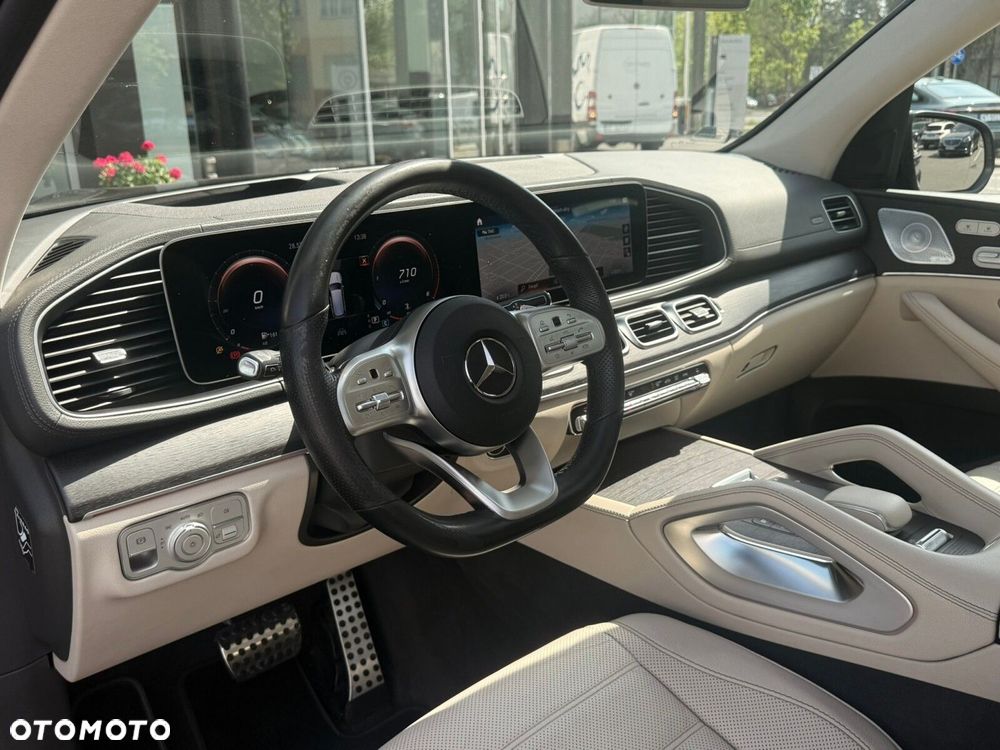 Mercedes-Benz GLS - 32