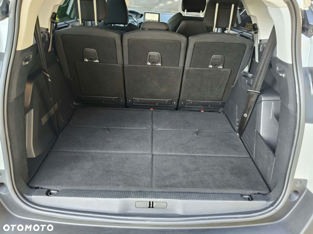 Peugeot 5008 - 10