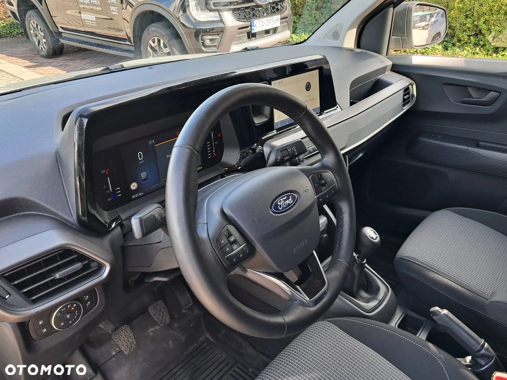 Ford Transit Courier - 14