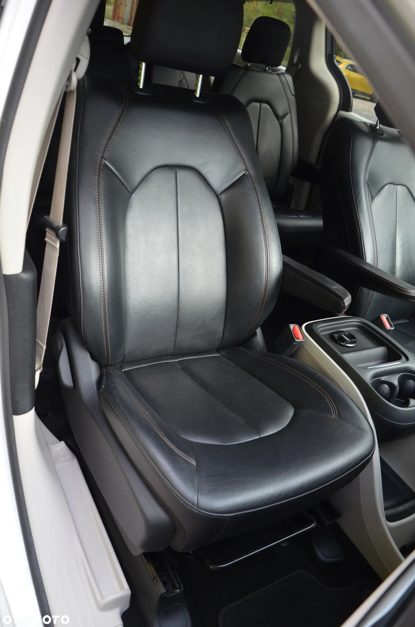 Chrysler Pacifica - 12