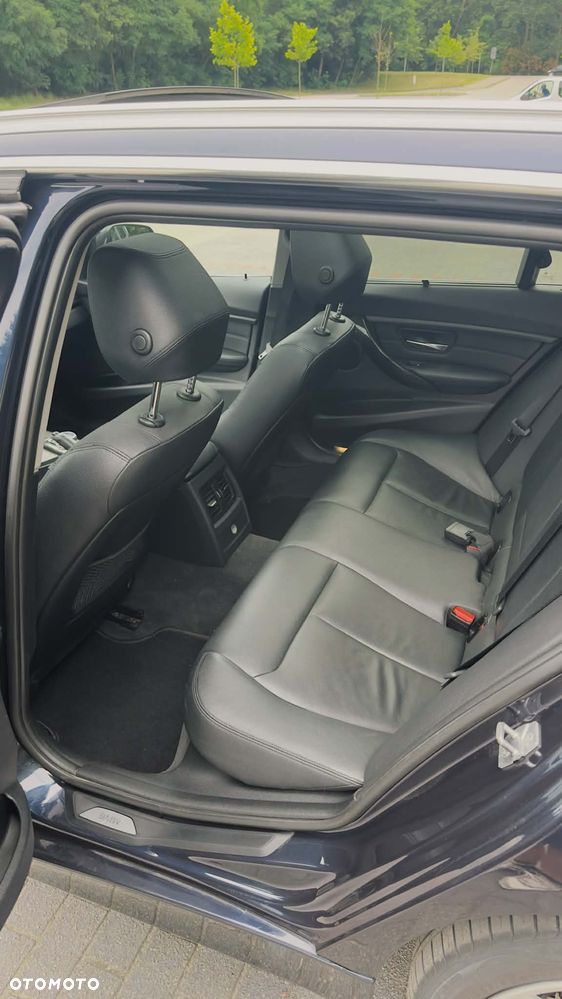 BMW Seria 3 330d xDrive Edition Luxury Line Purity - 22