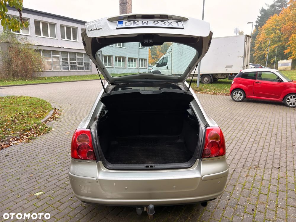Toyota Avensis - 17