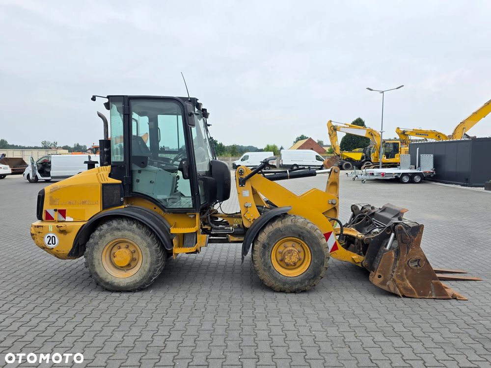 Caterpillar 907H, 2012 ROK, 4100 MTH, ŁYŻKA OTWIERANA + WIDŁY - 6