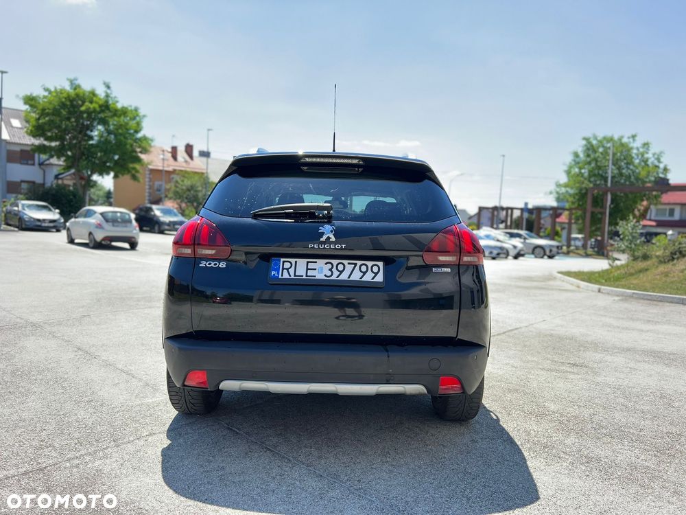 Peugeot 2008 1.2 Pure Tech GPF Signature S&S EAT6 - 6