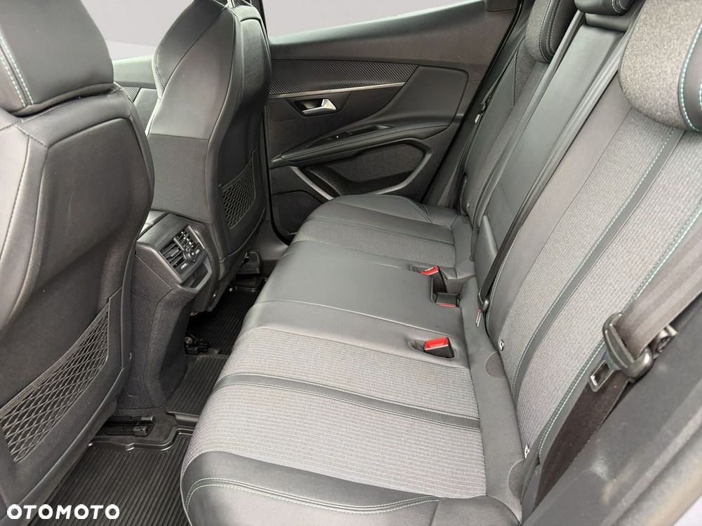 Peugeot 3008 1.2 PureTech Allure Pack S&S EAT8 - 24