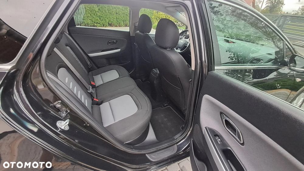 Kia Ceed - 8