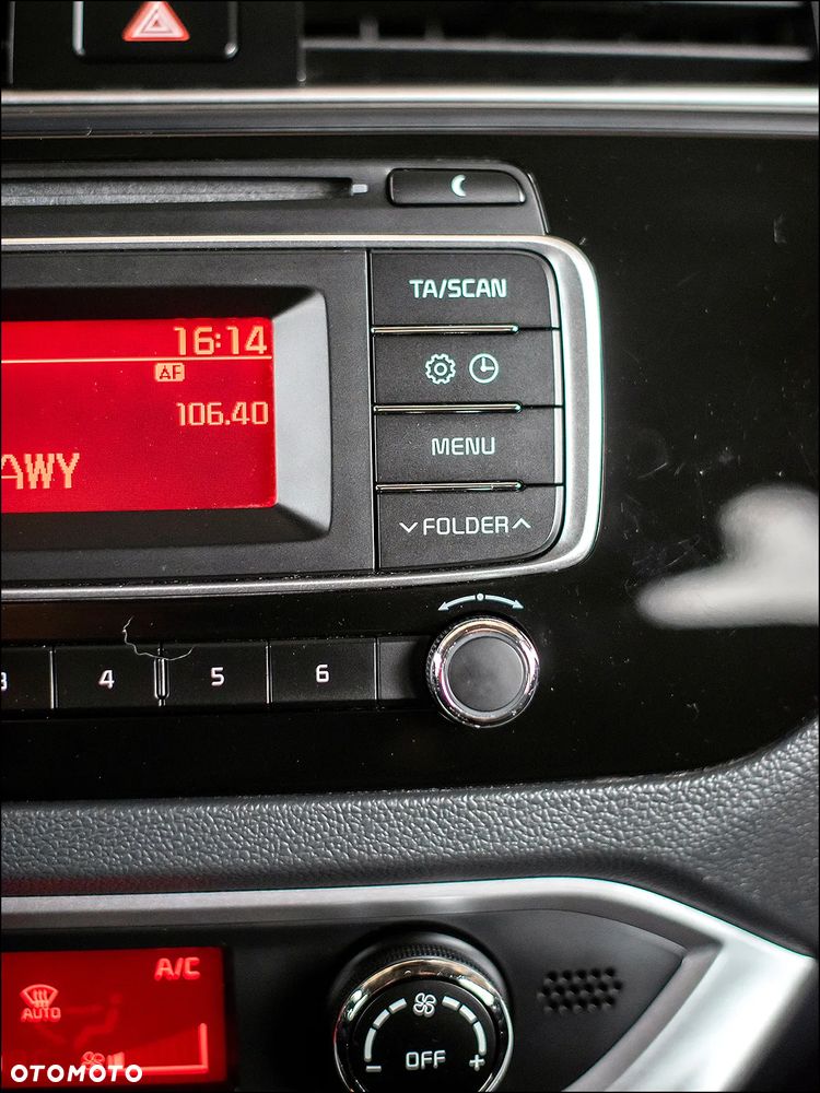 Kia Rio 1.2 Dream Team Edition - 24