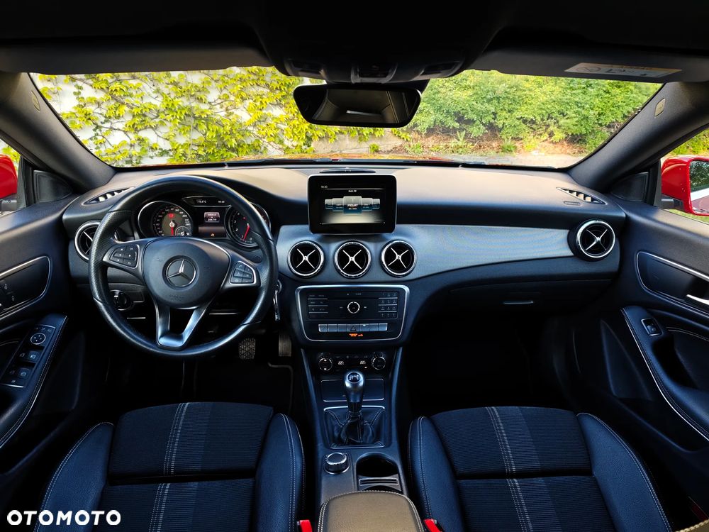 Mercedes-Benz CLA 200 UrbanStyle Edition - 12