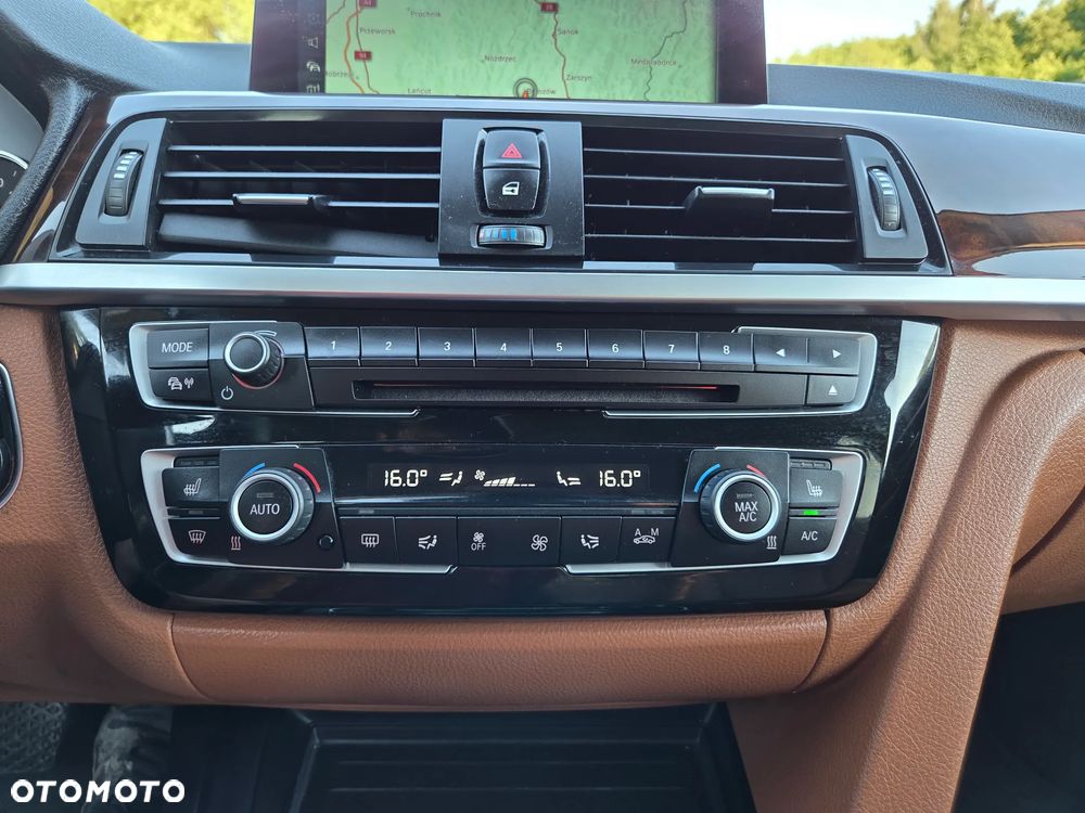 BMW Seria 3 330d xDrive Sport-Aut Sport Line - 34