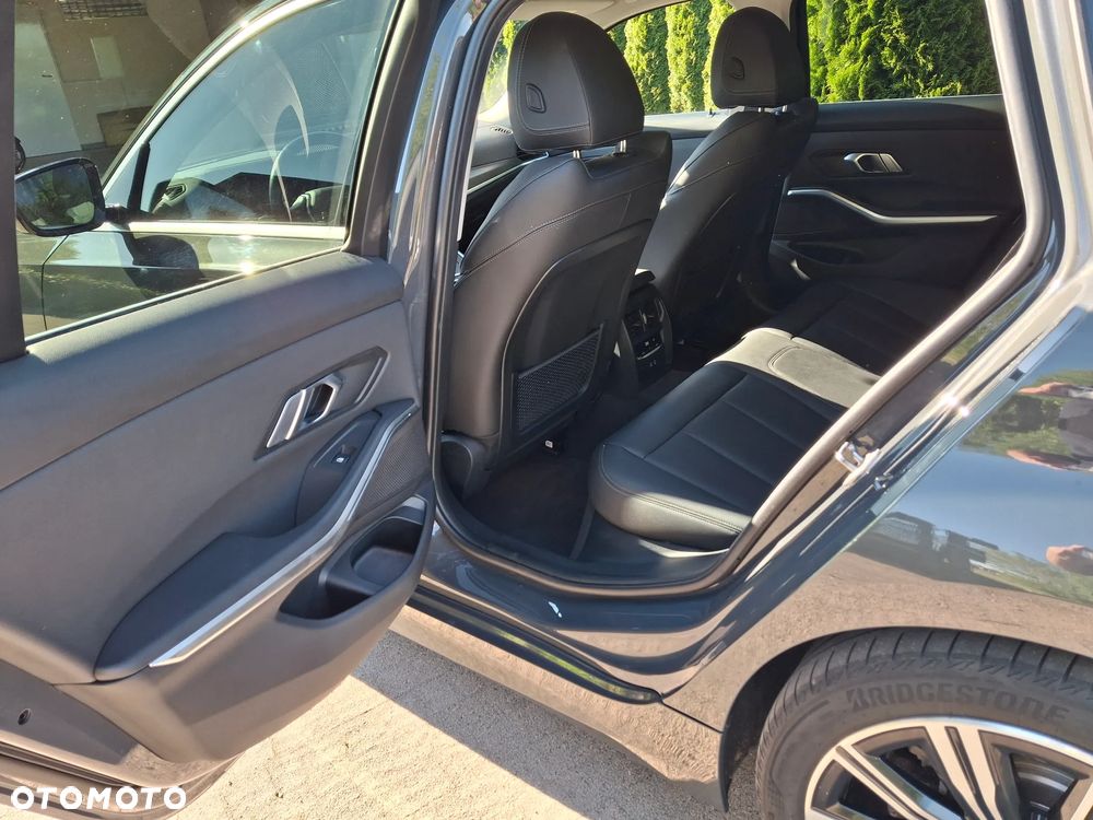 BMW Seria 3 320d xDrive mHEV sport - 28