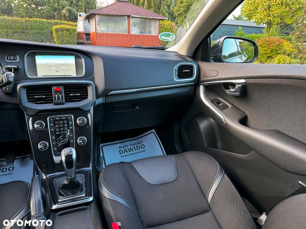 Volvo V40 D2 Drive-E Momentum - 25