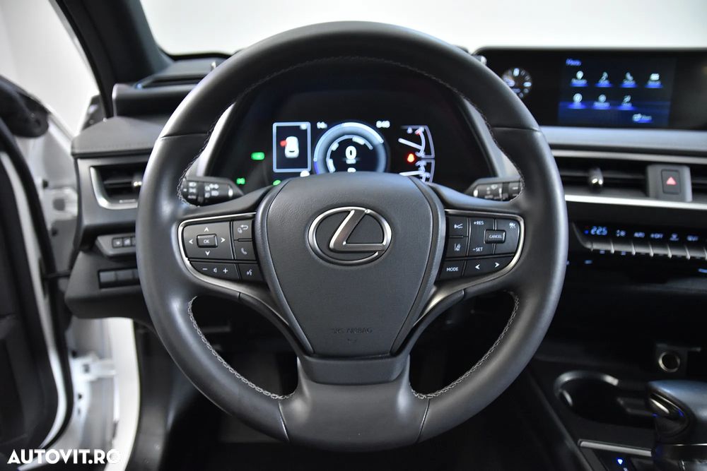 Lexus UX - 16