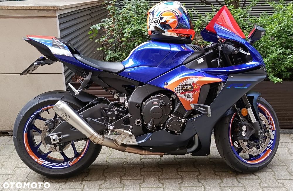 Yamaha R1 - 3