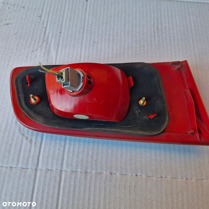 LAMPA TYŁ TYLNA PRAWA W KLAPĘ MAZDA II 2 DY 3M71-13547-AF - 4