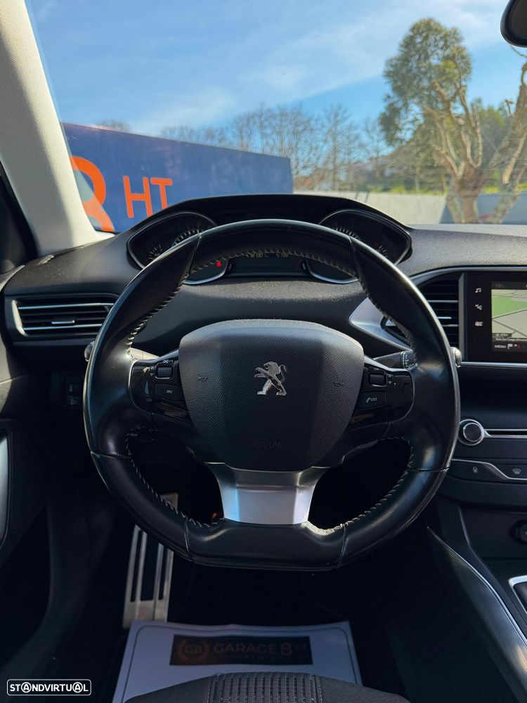 Peugeot 308 1.2 PureTech Allure - 4