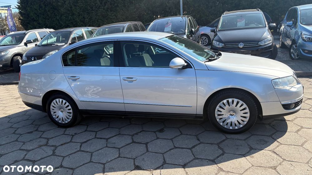 Volkswagen Passat 1.6 FSI Comfortline - 9