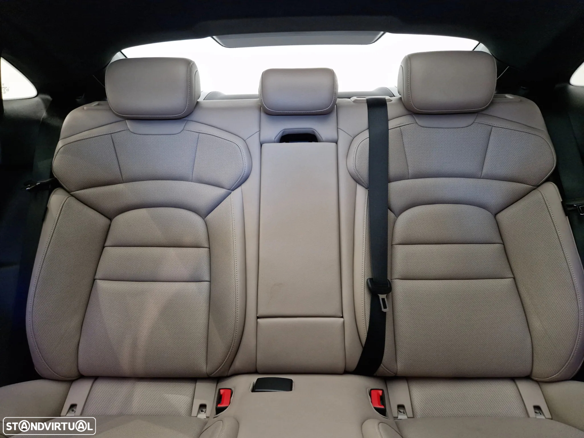 Porsche Taycan Standard - 29