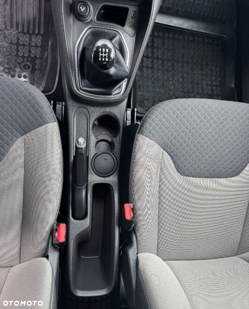 Ford Tourneo Courier - 26