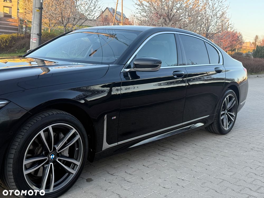 BMW Seria 7 730d xDrive mHEV - 13