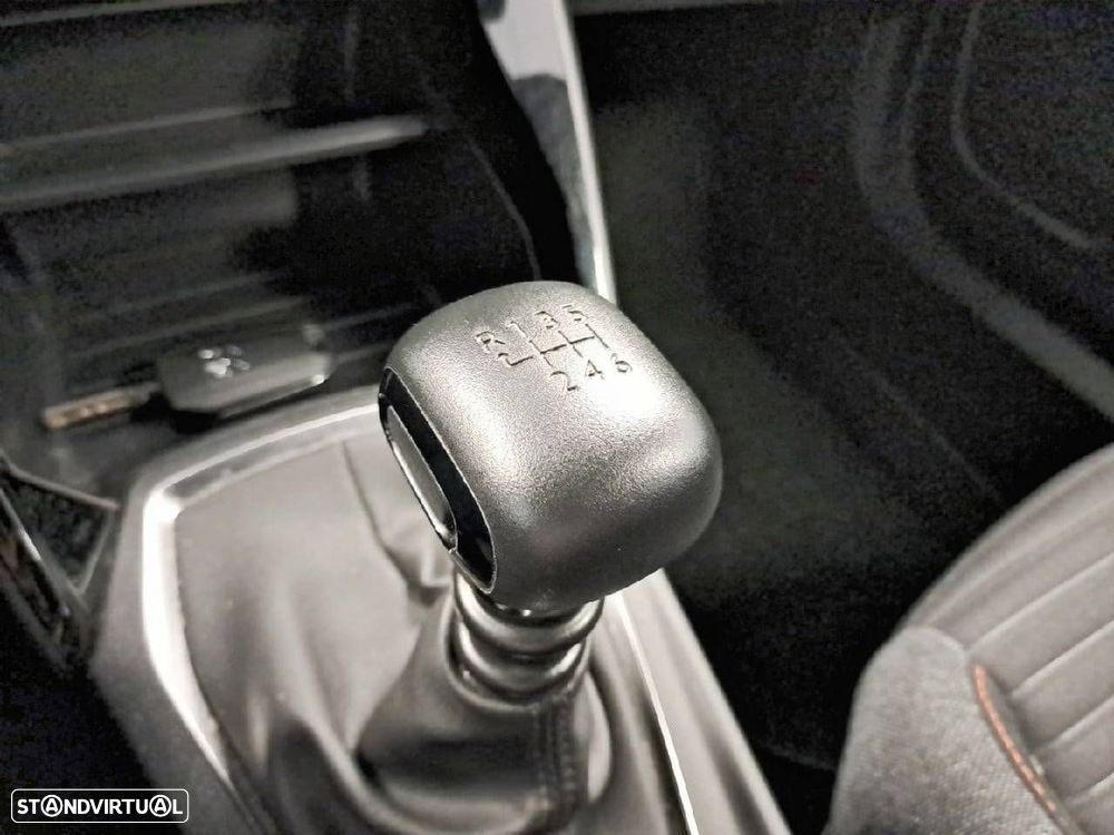 Peugeot 2008 1.2 PureTech Active Pack - 17