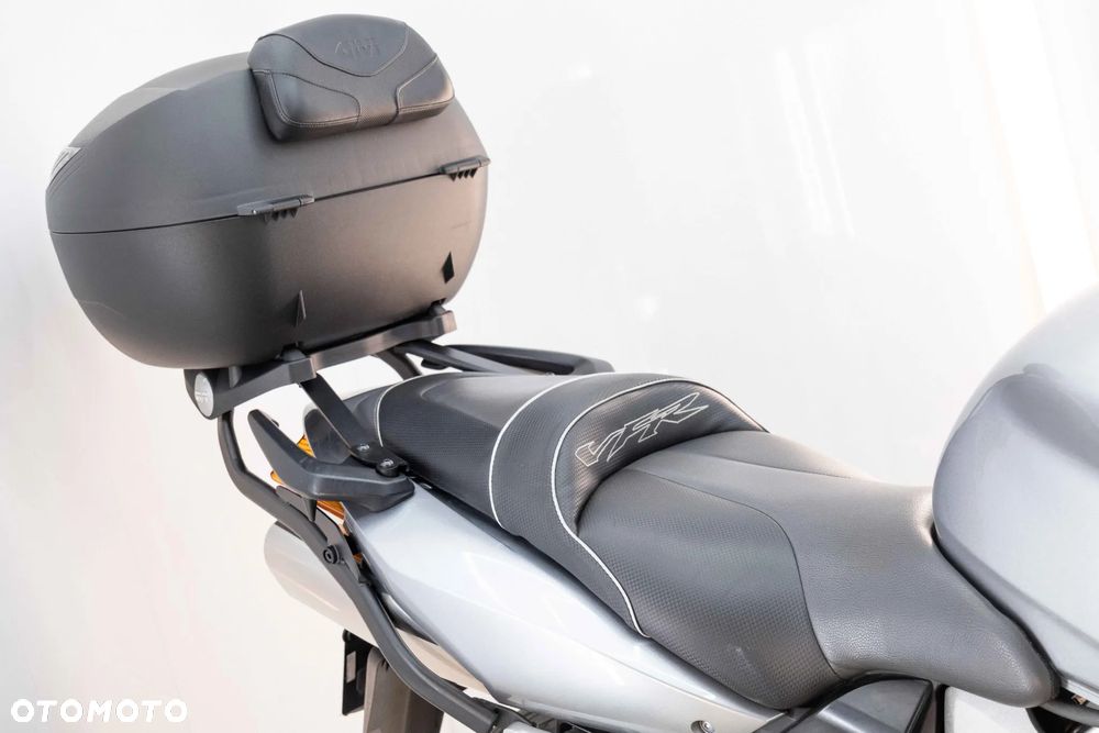 Honda VFR - 23