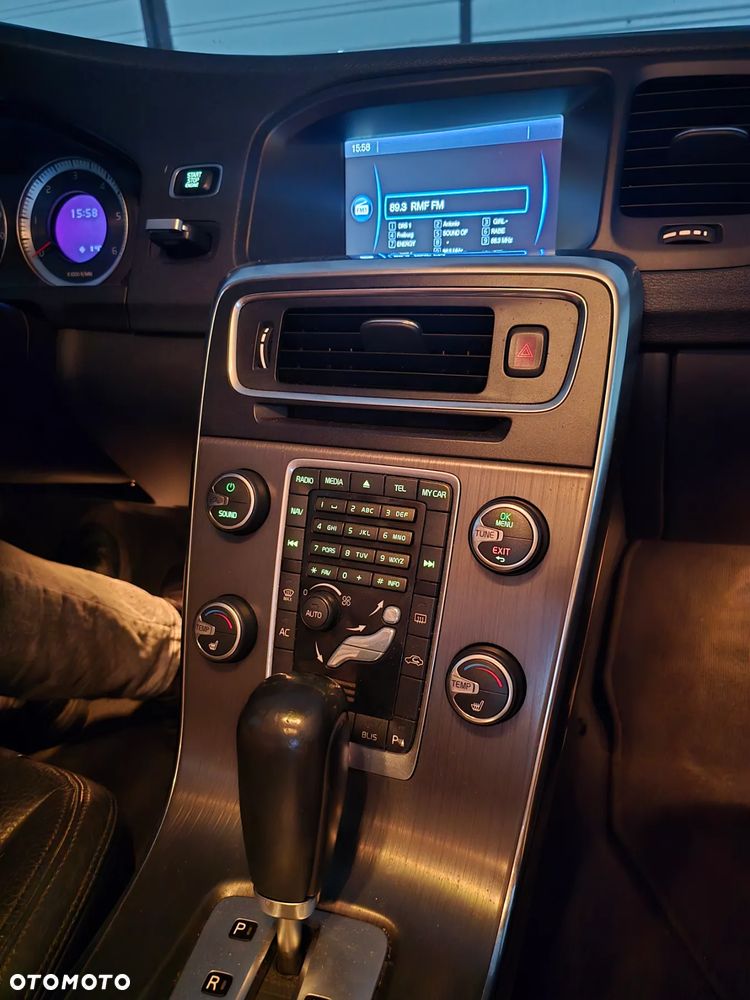 Volvo V60 D3 Geartronic Summum - 20