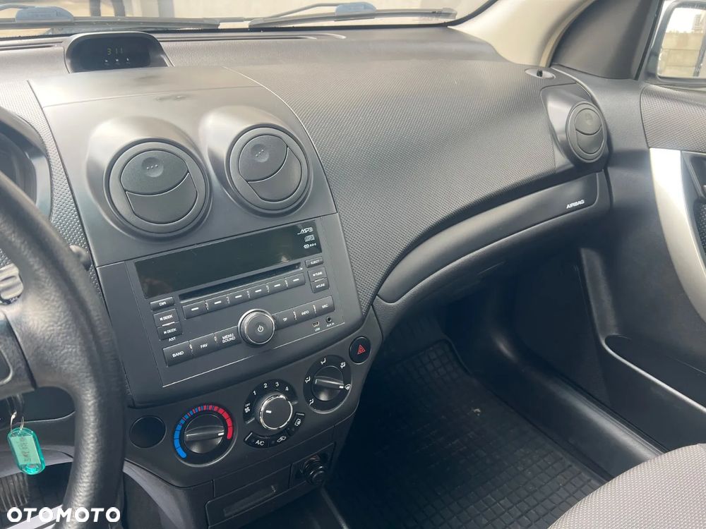 Chevrolet Aveo 1.2 16V LS - 10