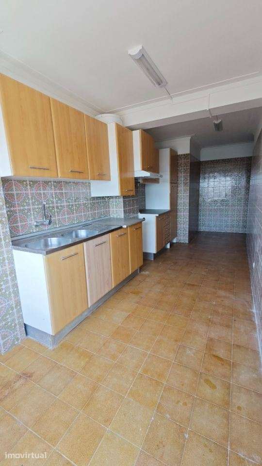 T-3 / Lugar garagem / Rua do Agro/ V.N.Gaia - Grande imagem: 5/15