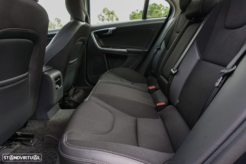 Volvo S60 2.0 D4 Momentum Geartronic - 29
