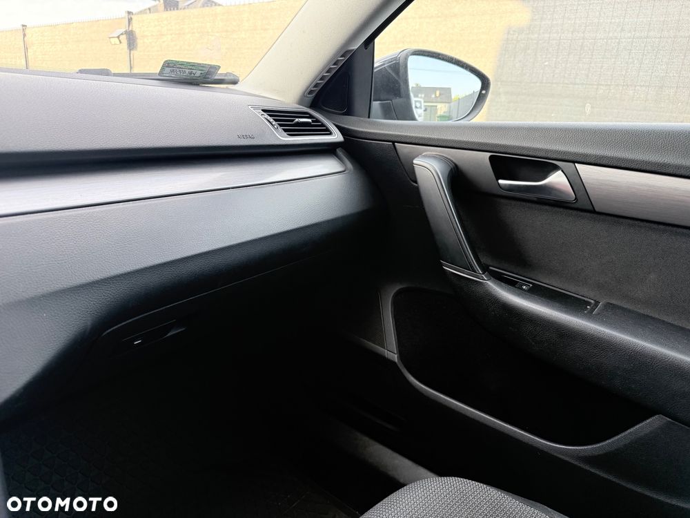 Volkswagen Passat 2.0 TDI Comfortline - 8