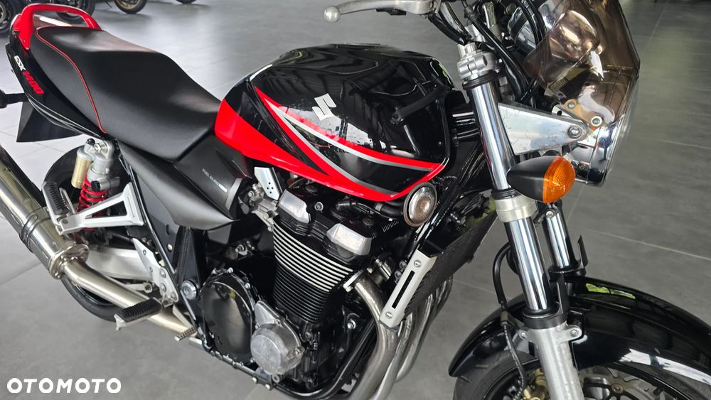 Suzuki GSX - 26