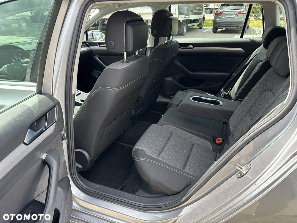 Volkswagen Passat - 11