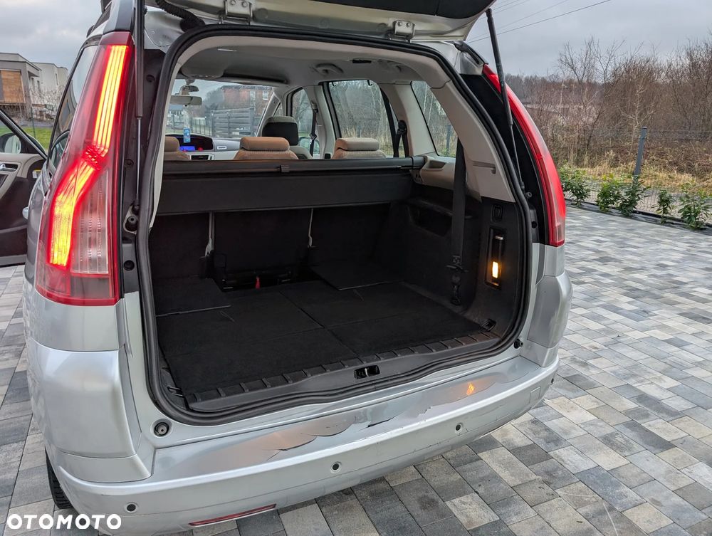 Citroën C4 Picasso 1.8i Impress - 23