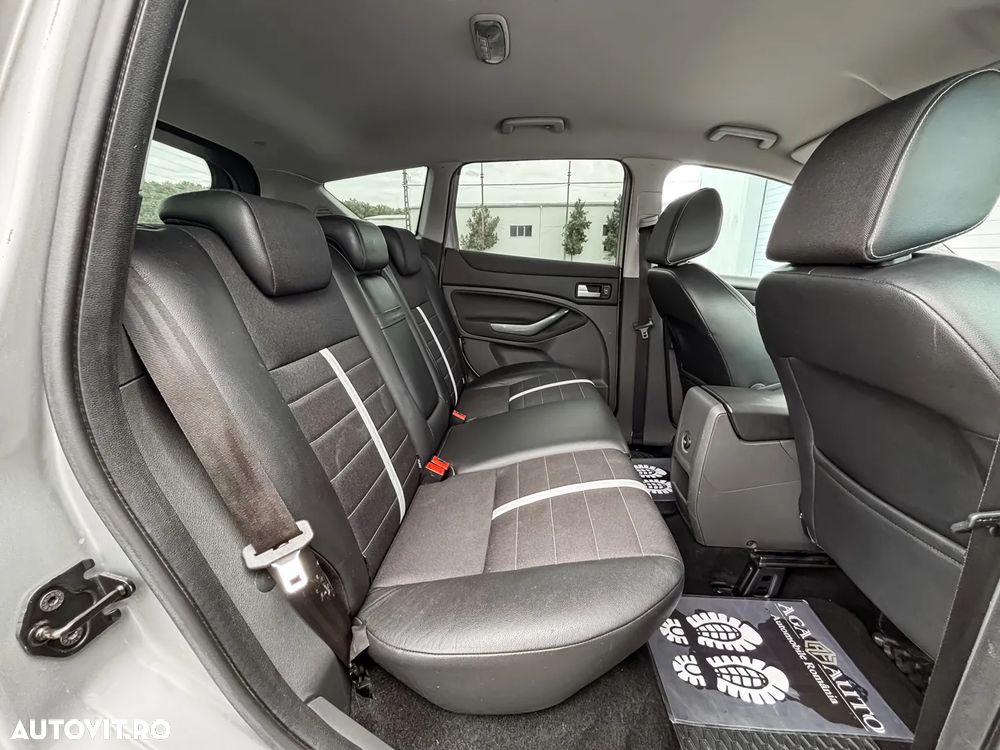Ford Kuga - 10