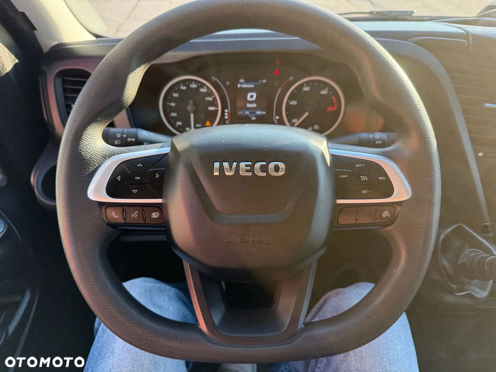 Iveco Daily 35S180, 3.0 180KM, Doka 7os., Niski przebieg, Bardzo zadbany - 19