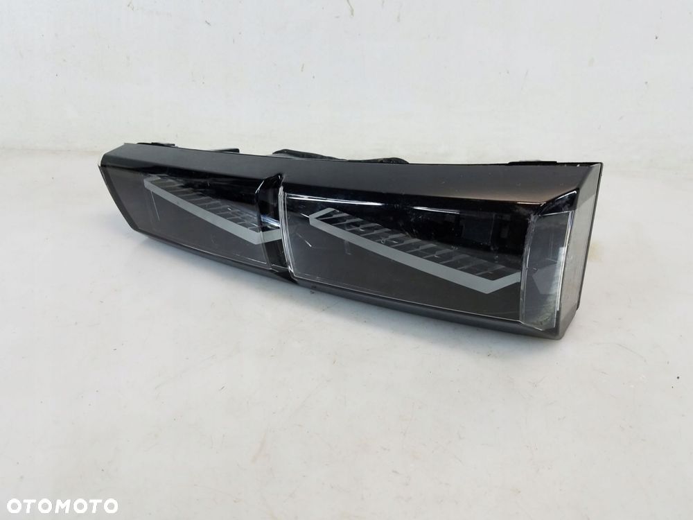 lampa tył w klapę peugeot 308 iii t10 hb - 2