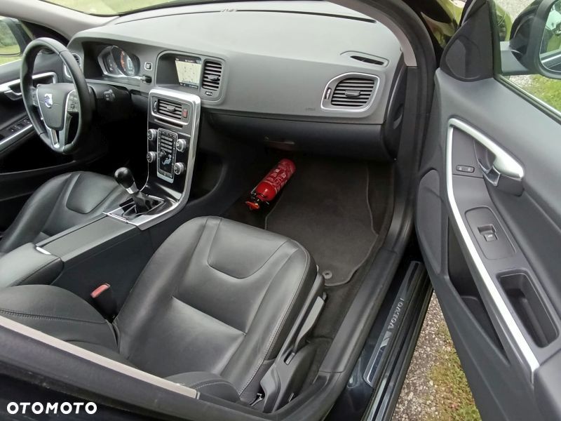 Volvo V60 D3 Summum - 9