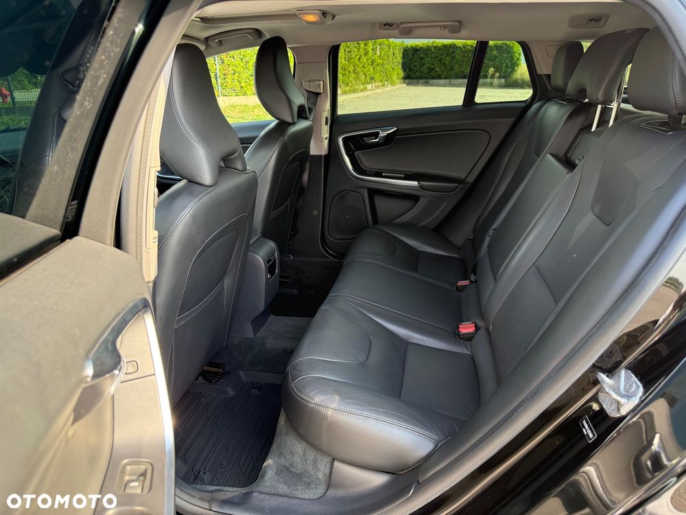Volvo V60 Cross Country - 18