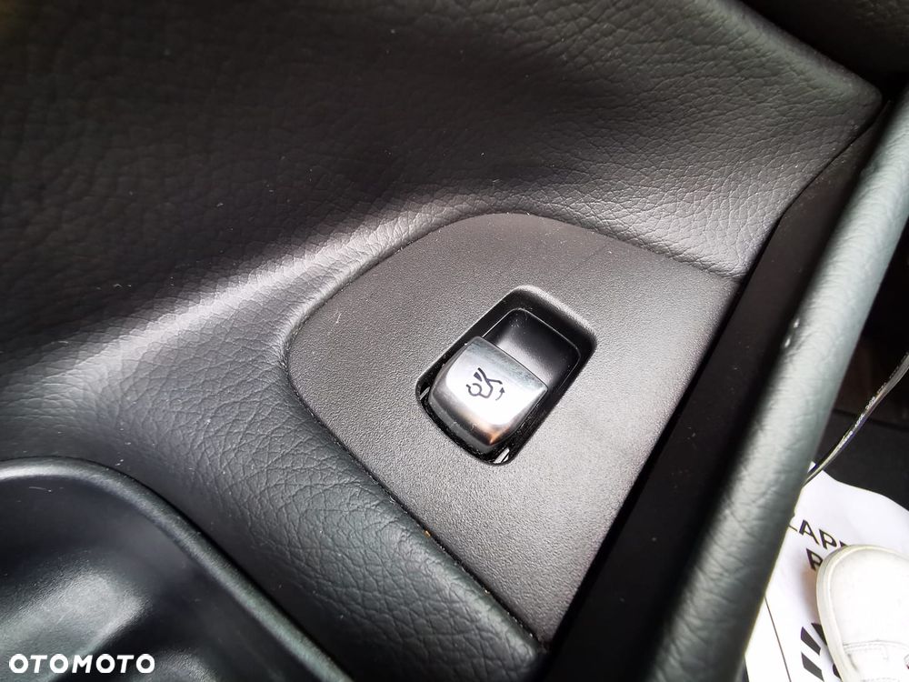 Mercedes-Benz Klasa E 200 d 9G-TRONIC - 24