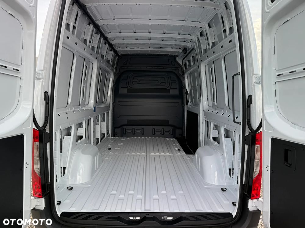 Mercedes-Benz Sprinter - 10