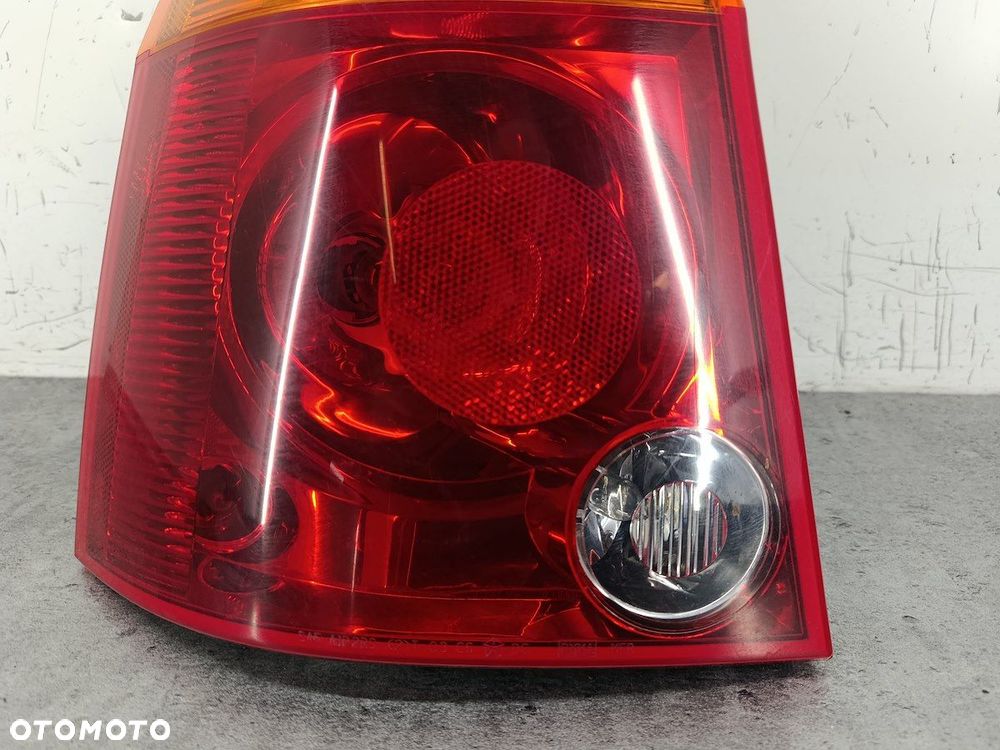 LAMPA TYLNA LEWA CHRYSLER PACIFICA I - 2