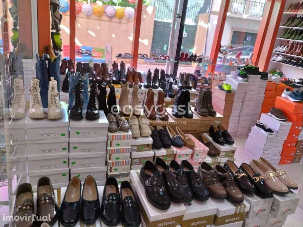 Espetacular loja/sapataria situada na emblemática rua de Águeda - Grande imagem: 2/11
